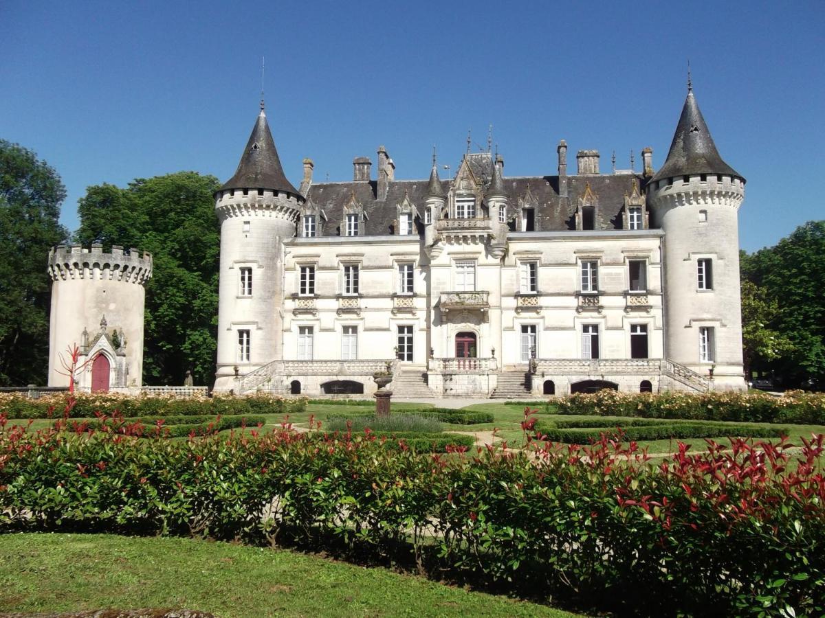 Chateau-Hotel De Nieuil Exterior photo